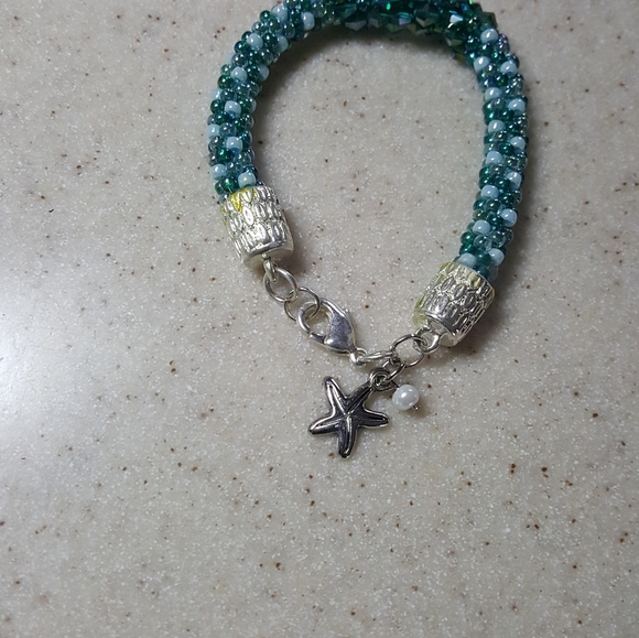 Beautiful beaded and crystal bracelet - Picture 7 of 8